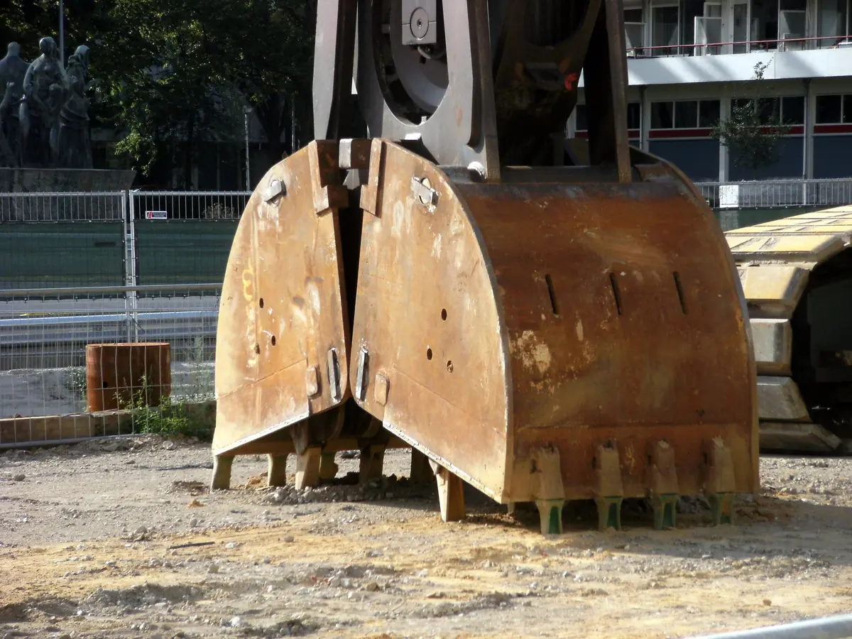 A diaphragm-wall clamshell grab resting on site